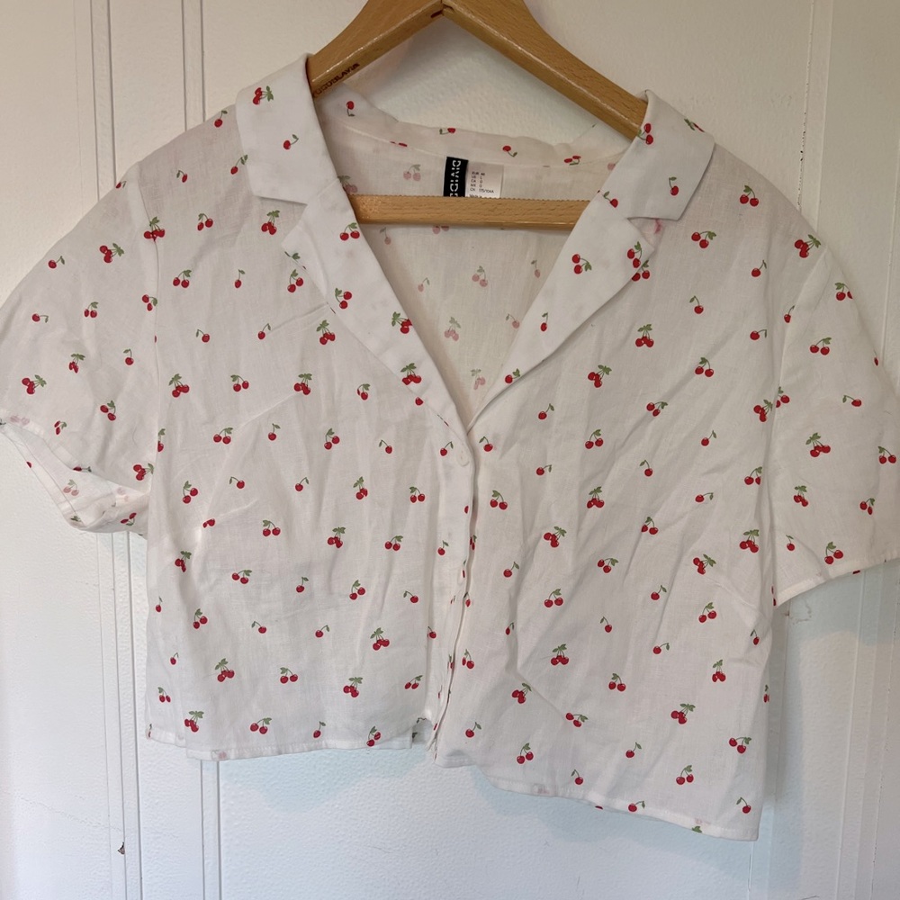 Cropped linen cherries button down